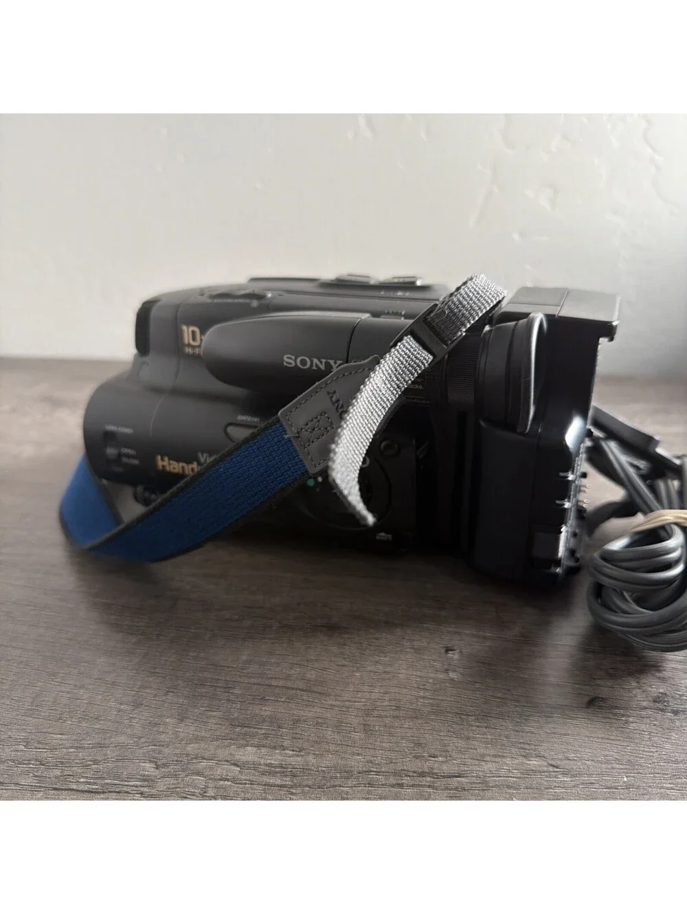 Sony CCD-TR61 10x Hi-Fi Stereo 8 Handycam Video Camcorder